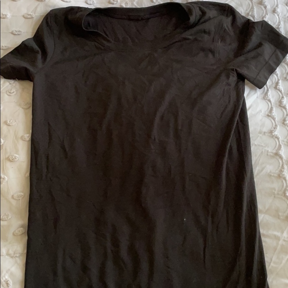 Lululemon size 4 workout shirt